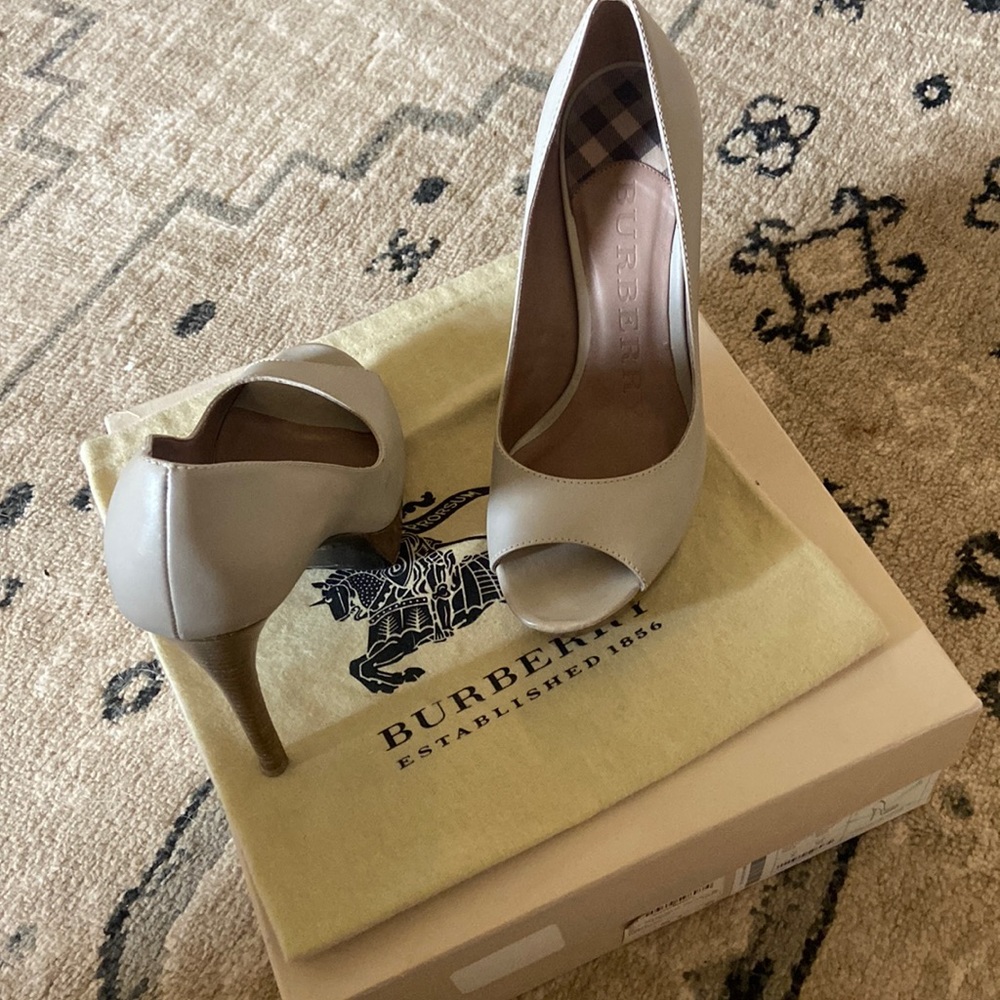 Burberry heels size 38.